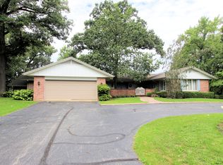 6 Old Orchard Dr, Kankakee, IL 60901