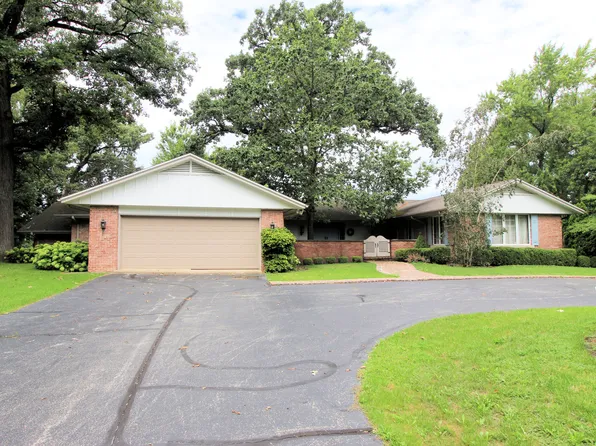 6 Old Orchard Dr, Kankakee, IL 60901