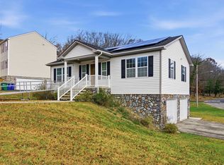 370 Robin Hood Dr, Christiansburg, VA 24073
