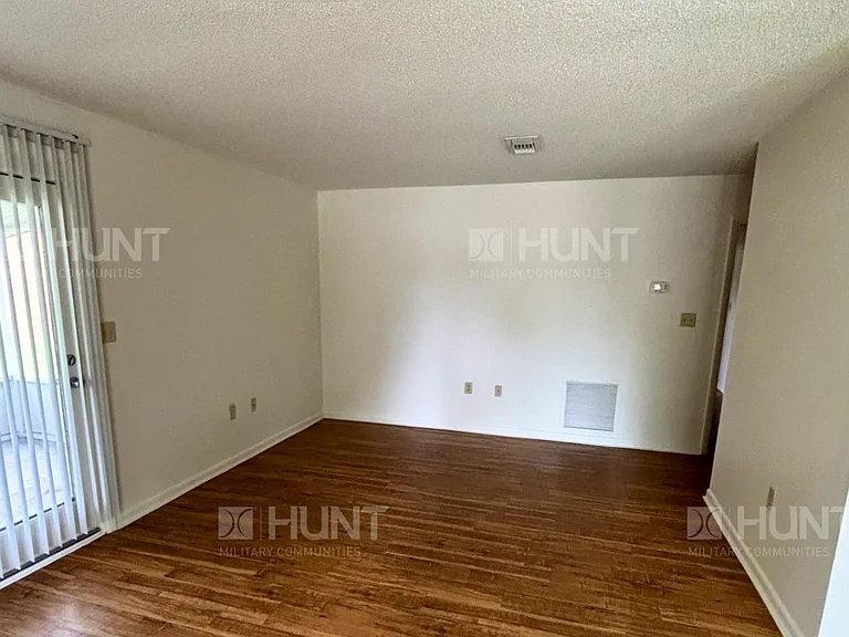 224 Fox Glove St — Photo 2