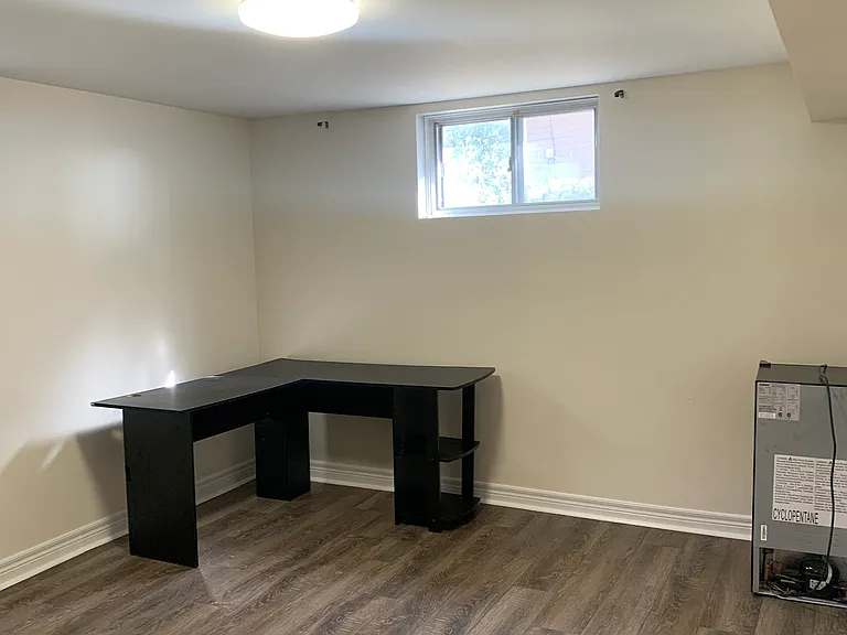110 Elgin St — Photo 6