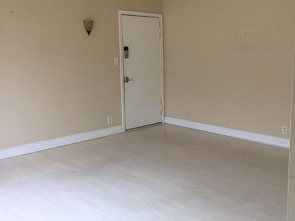 5th image of 11719 Mayfield Ave APT 7