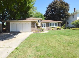 310 E Walnut St, Roselle, IL 60172