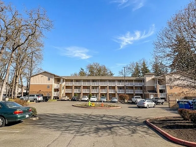 Parkland Manor — Photo 1