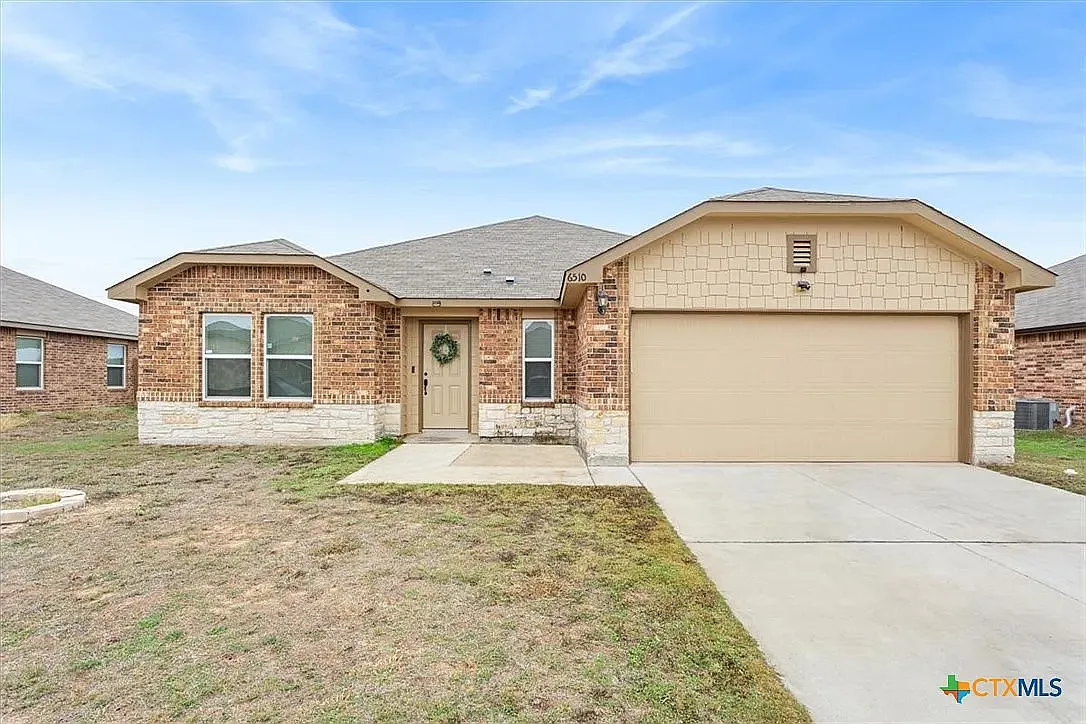 4 bed, 1887 sqft, $1,800 — Photo 1