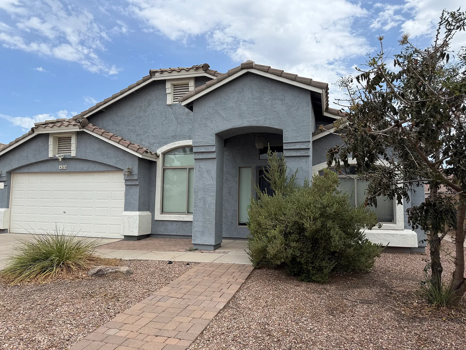 3 bed, 1885 sqft, $2,400 — Photo 1