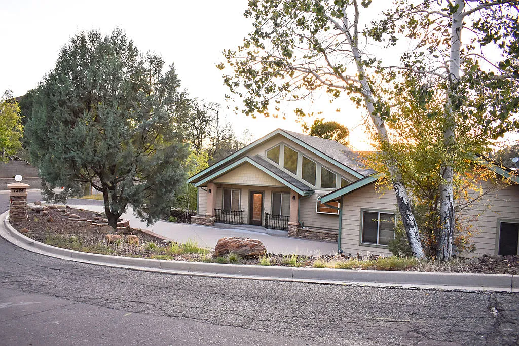3 bed, 2.5 bath, 3217 sqft, $4,000 — Photo 2