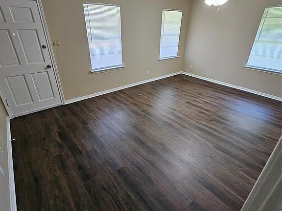 2nd image of 105 S Yaupon St