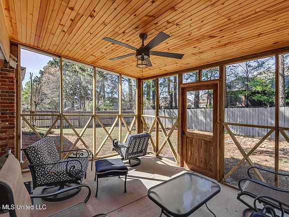 5th image of 371 Avalon Way