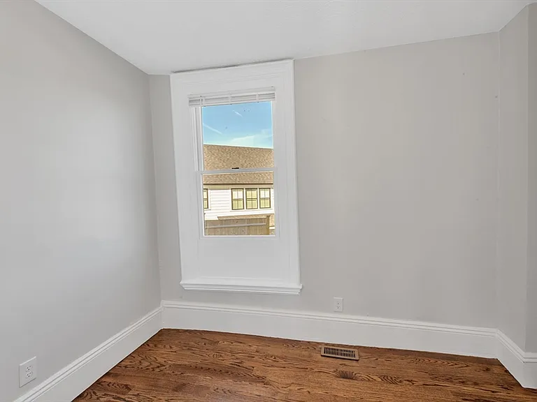 419 Poplar St #1 — Photo 5