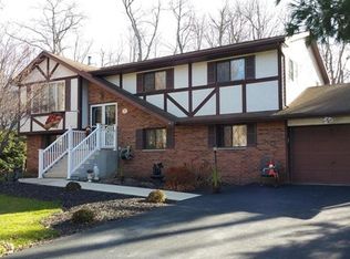 4241 Hickory Rd, Tobyhanna, PA 18466