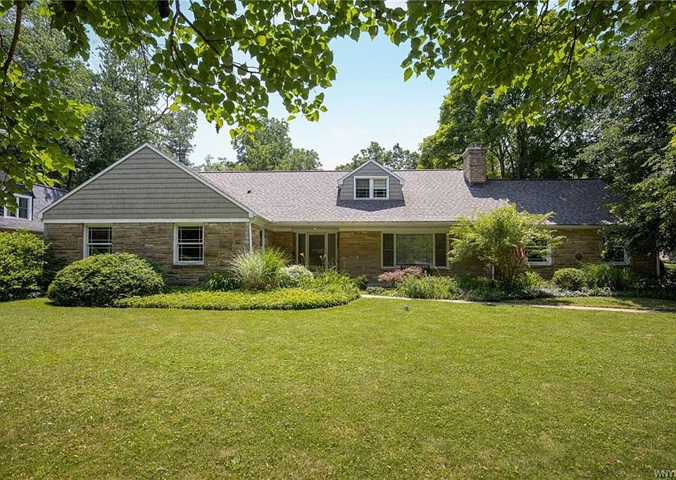 1st image of 79 Thorn Ave