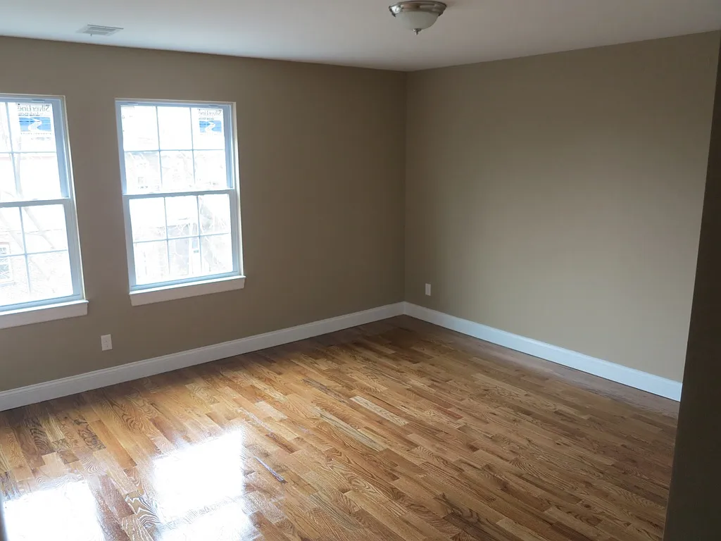 3 bed, 2.0 bath, 1500 sqft, $3,051 — Photo 4
