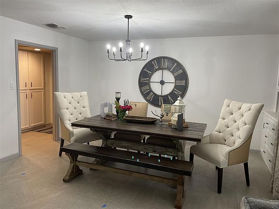 3rd image of 312 Lucy Ln