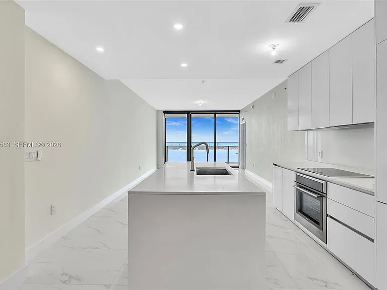 700 NE 24th St #5404 — Photo 5
