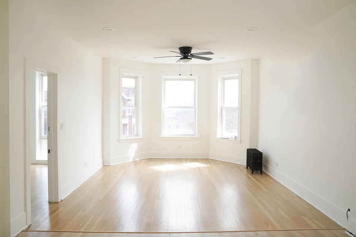 Building Photo - 154 N Lamon Ave #2