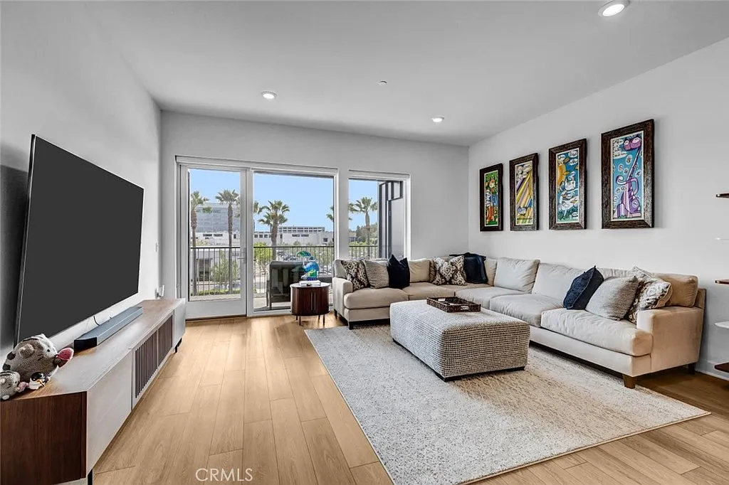 1 bed, 1.5 bath, 1405 sqft, $4,200 — Photo 3