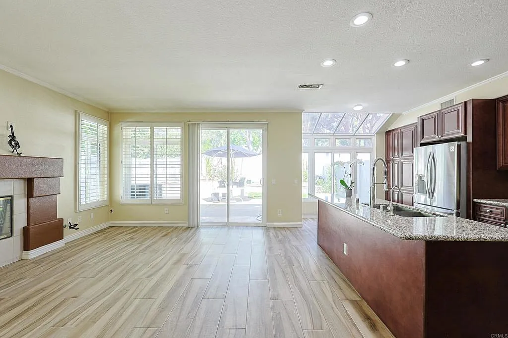 3 bed, 2.5 bath, 2119 sqft, $6,500 — Photo 4
