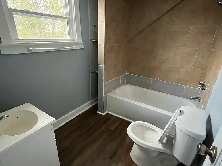 2117 Kent St — Photo 13
