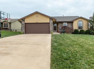 7031 SW 17th St, Topeka, KS 66615