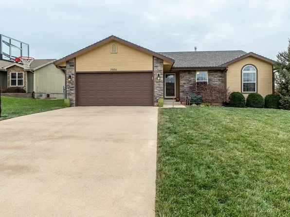 7031 SW 17th St, Topeka, KS 66615