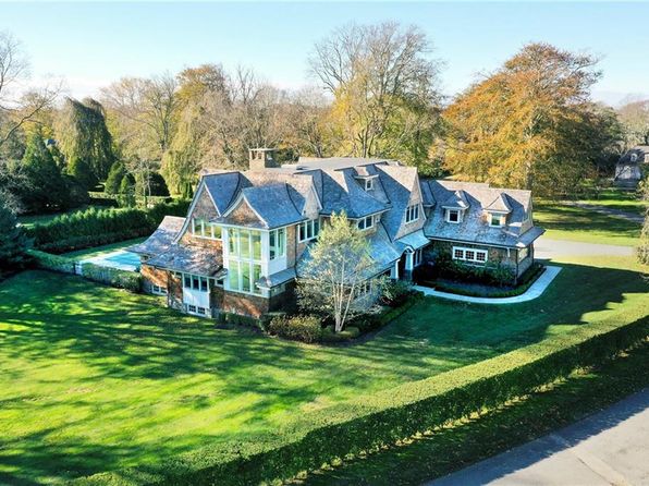 10 Ocean Lawn Ln, Newport, RI 02840