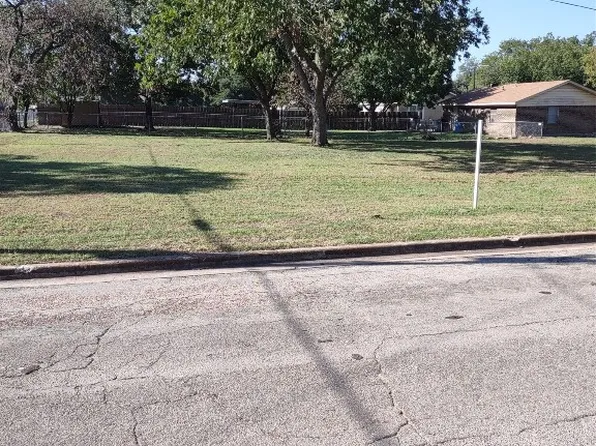 507-509 W Pecan St, West, TX 76691