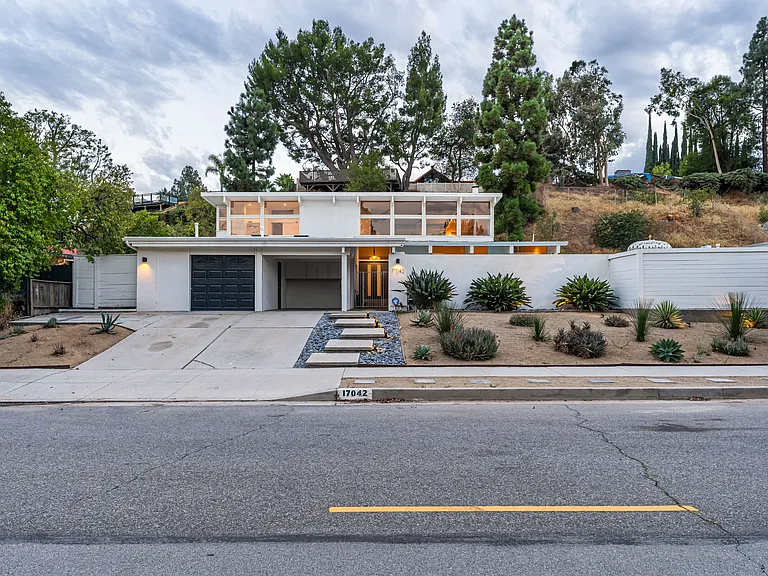 17042 Lisette St — Photo 67