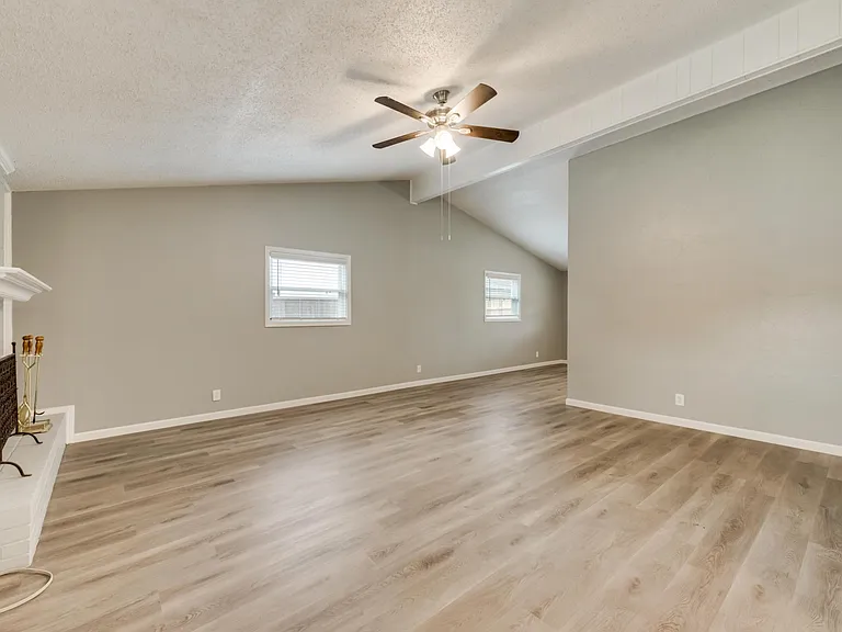 2402 Scotswood Dr — Photo 12
