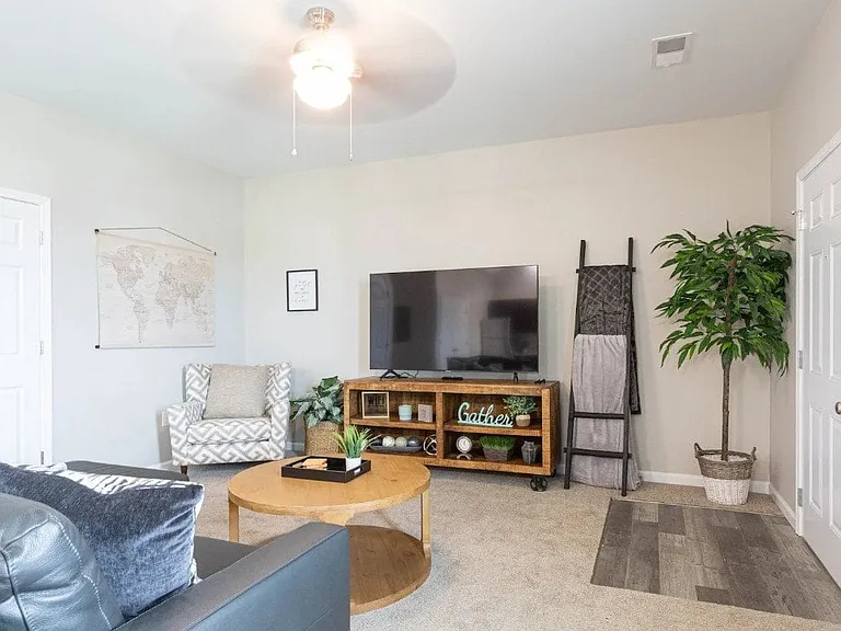 Ash Park Apartments — Photo 15