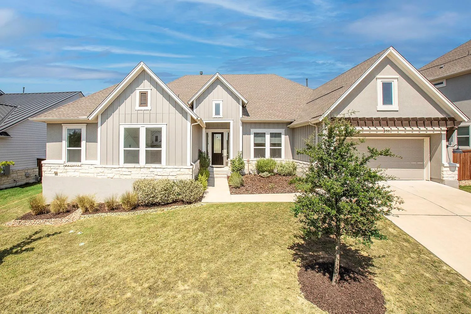 4 bed, 3.5 bath, 3262 sqft, $4,700 — Photo 1