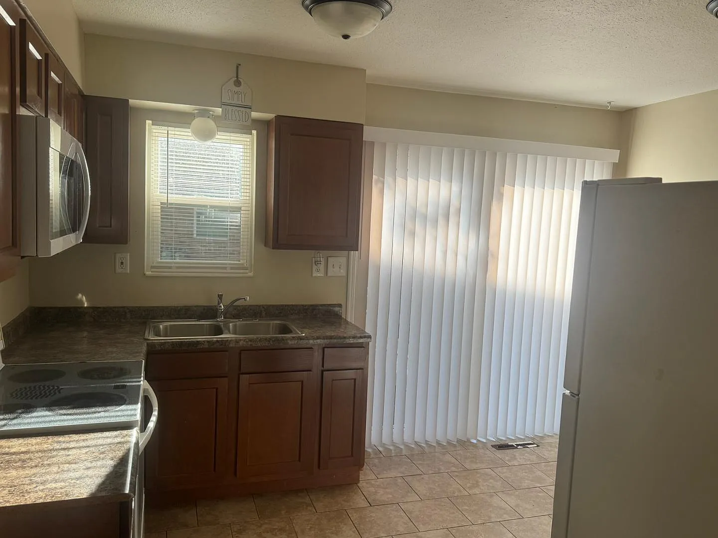 2 bed, 1.0 bath, 1250 sqft, $1,300 — Photo 2
