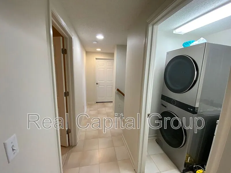2 bed, 1.5 bath, 1818 sqft, $2,695 — Photo 2