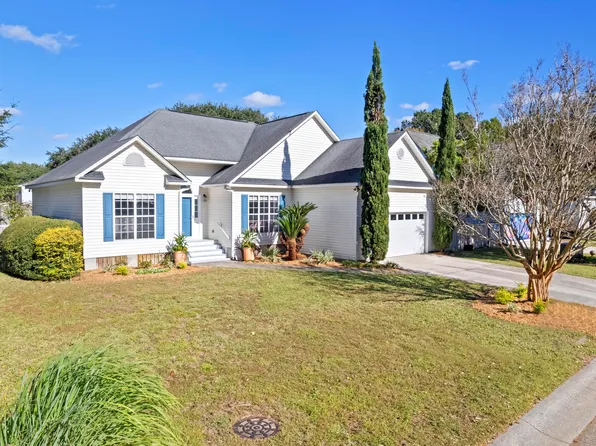 1504 Old Village Dr, Mount Pleasant, SC 29464