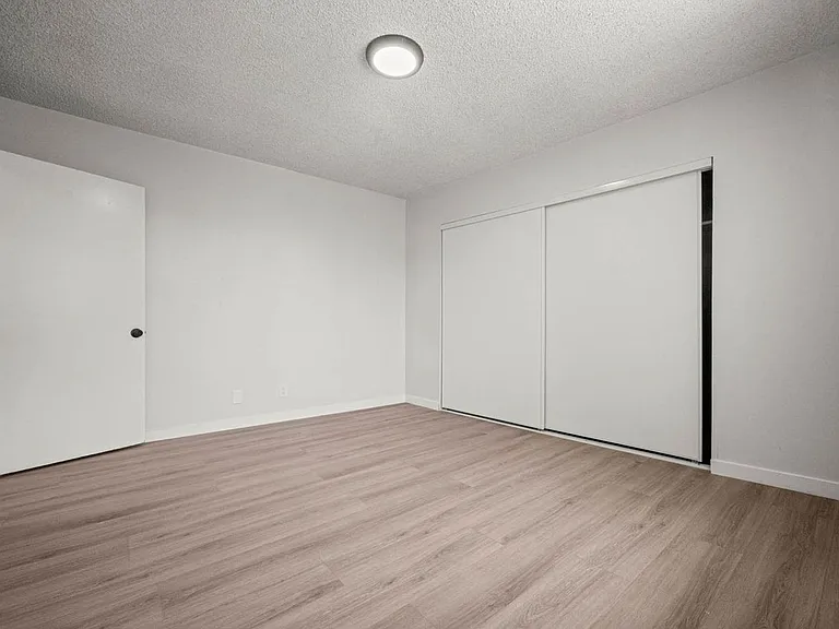3907 Roxanne Ave — Photo 21