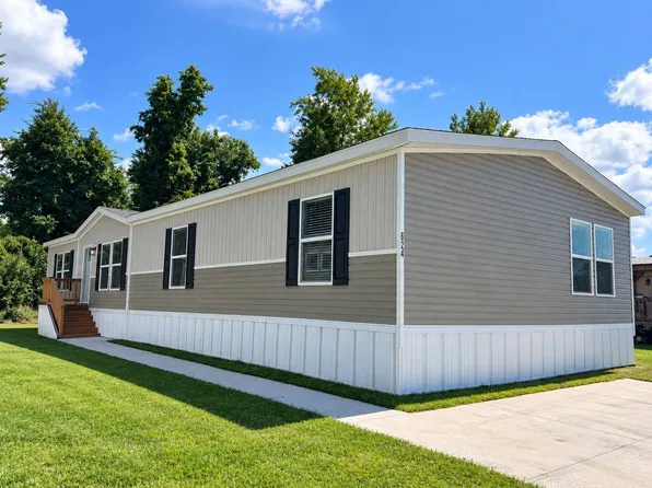624 Reindeer Cir #174, Midway Park, NC 28544