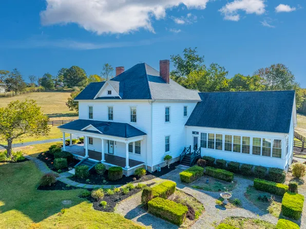 621 Highway 139, Dandridge, TN 37725