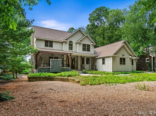 2840 Lake Breeze Dr, Fennville, MI 49408