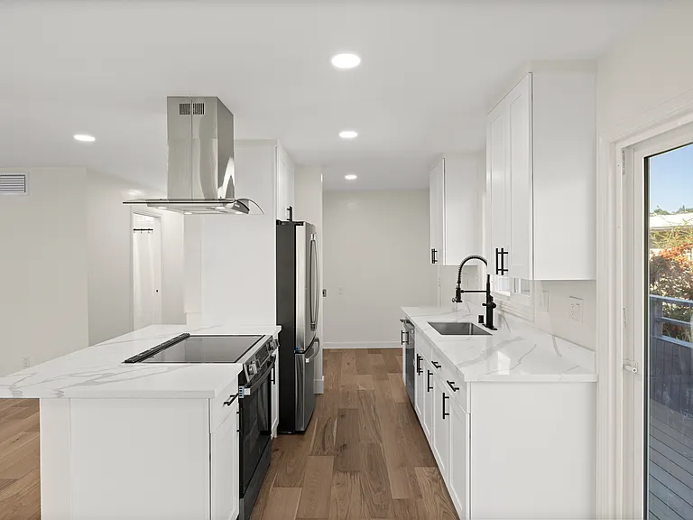 40 Leafwood Cir #42 — Photo 6