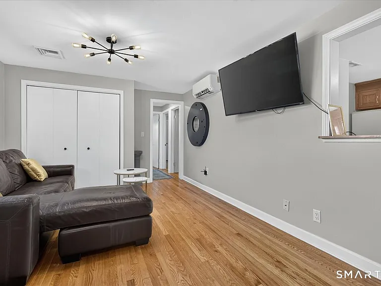 440 Evergreen Ave — Photo 3
