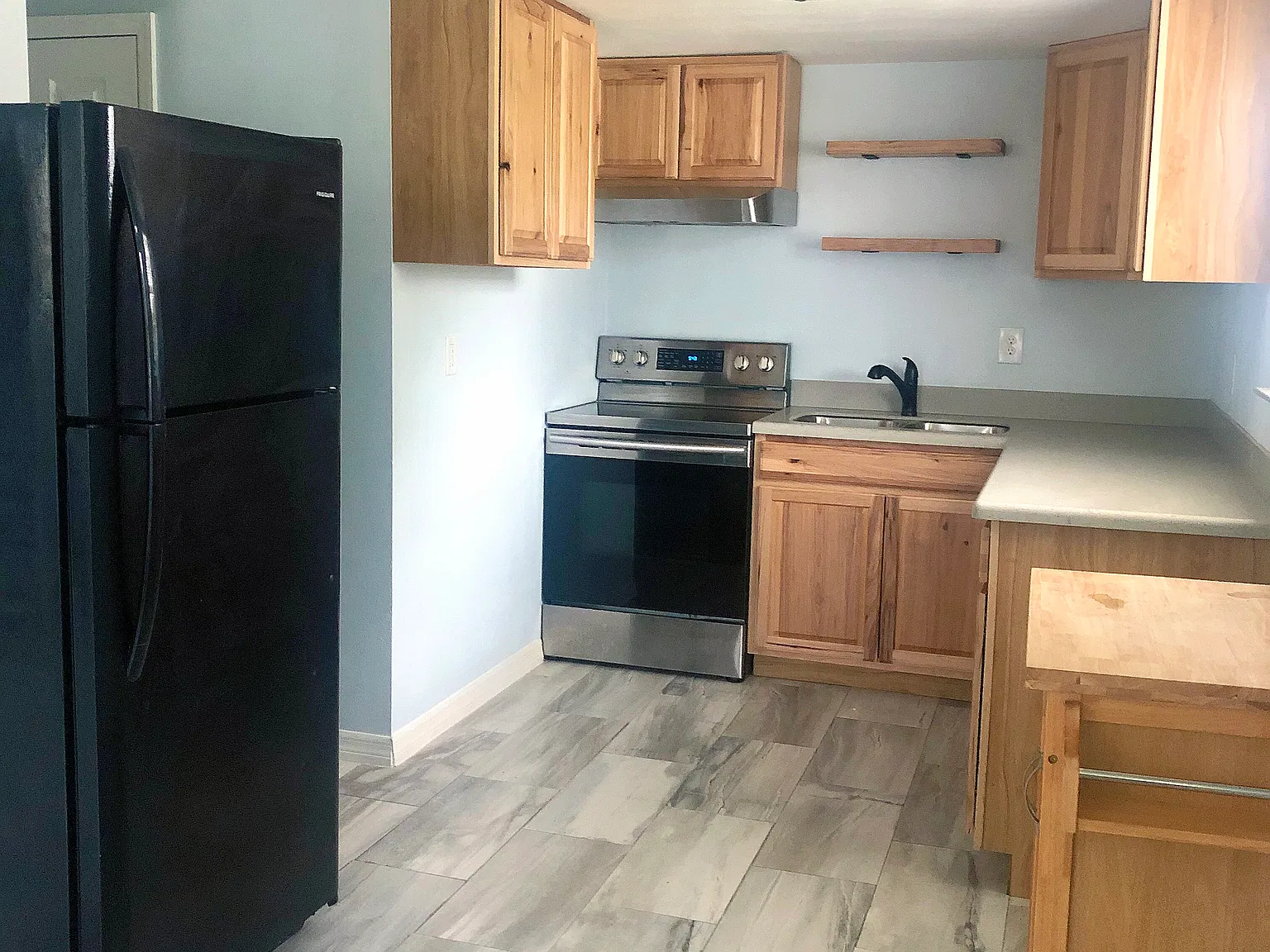 1181 Sunset Point Rd — Photo 2