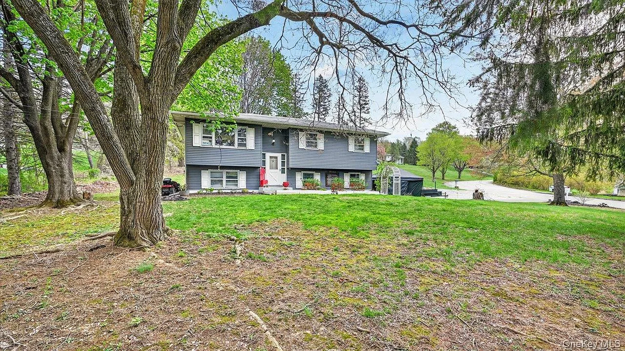 3 bed, 2.0 bath, 1584 sqft, $3,000 — Photo 2