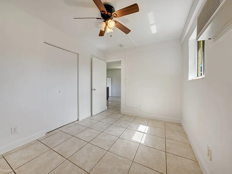 1124 NW 2nd St — Photo 11