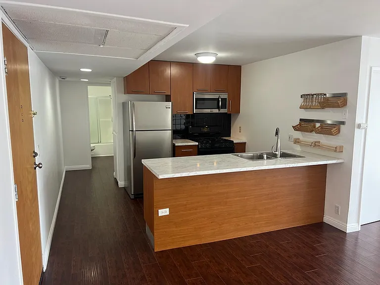 2121 Beloit Ave #312 — Photo 7