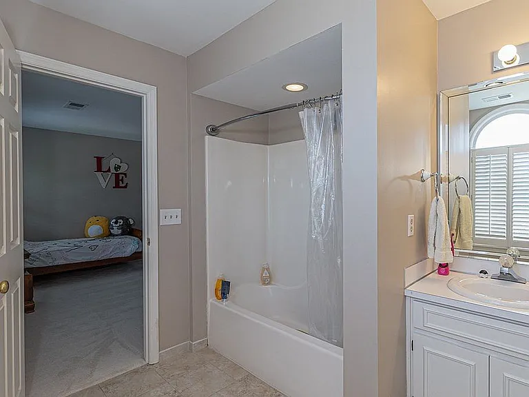 7 Bridgecreek Ct — Photo 15