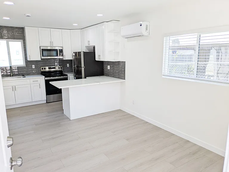 414 E Puente St — Photo 9