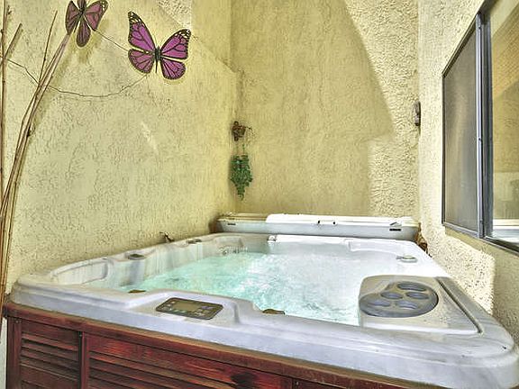 5th image of 420 Country Club Dr APT B
