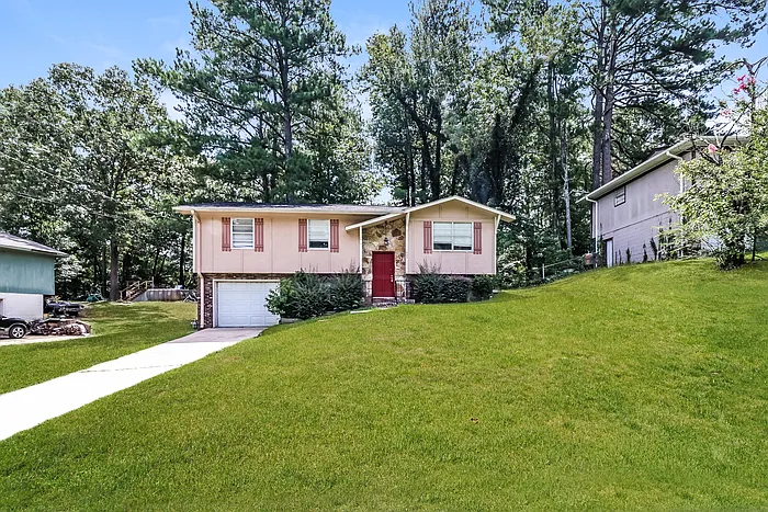 4 bed, 2.0 bath, 1572 sqft, $1,445 — Photo 1