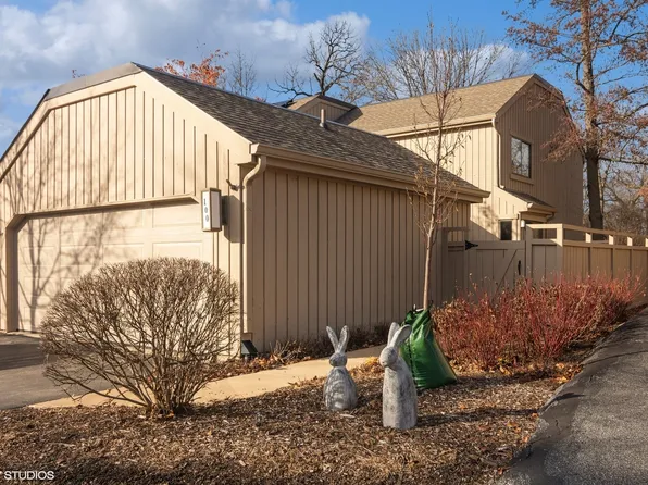 100 Hunt Trl, Lake Barrington, IL 60010