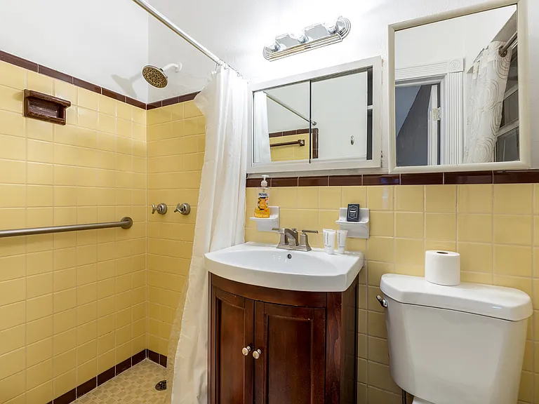 2590 NE 200th St — Photo 56